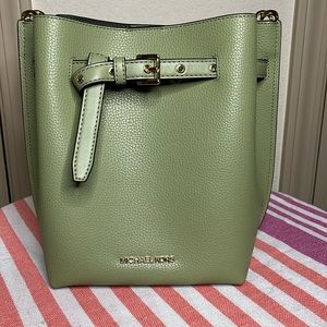 Michael Kors Emilia bucket bag